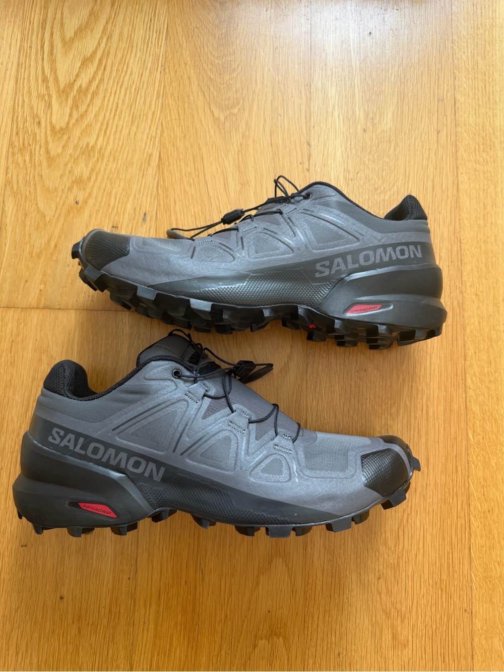 Salomon Men's Black and Grey Sneakers